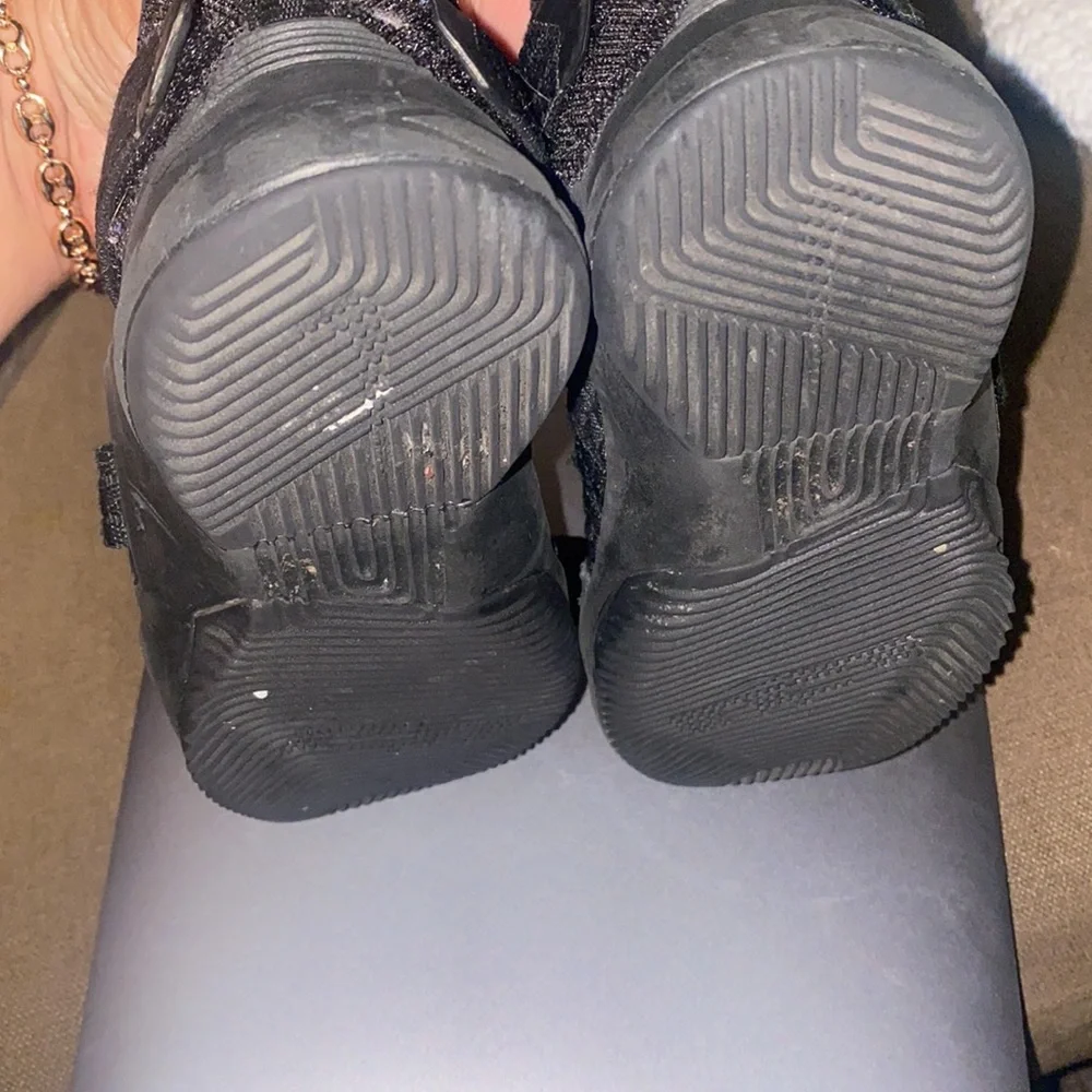 Nike Lebron‎ tennis shoes